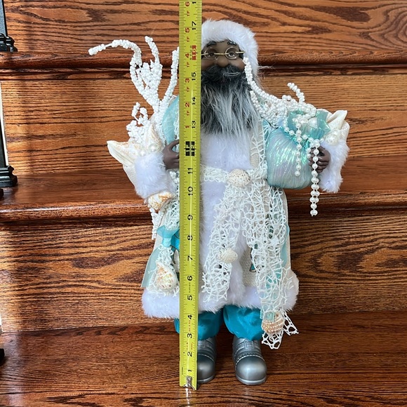 Windy Hill African American  Aquamarine Seashell Santa - Picture 10 of 10